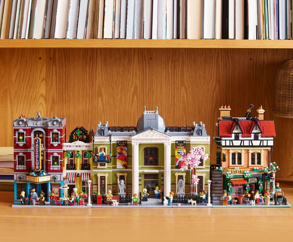 LEGO Icons 10350 – Tudorhus hörnbyggnad