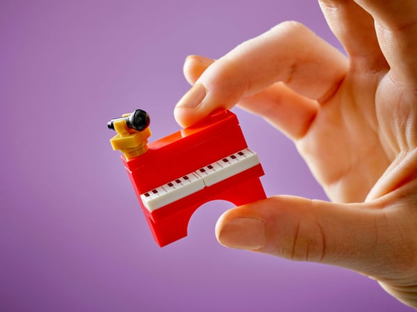 LEGO Friends 42653 - Musikaffär och bostad