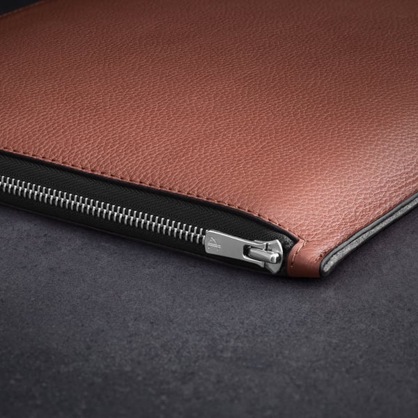 Woolnut Leather Folio -skyddsfodral för 16-tums MacBook Pro, konjak