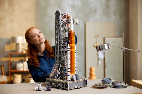 LEGO Icons NASA Artemis Space Launch System 10341