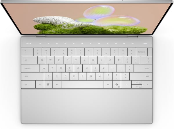 Dell XPS 13 (9350) bærbar computer, Windows 11 Pro, grå (XP9PP)