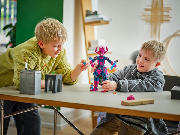 LEGO Superhjältar 76316 - Mirakelteamet mot Galactus