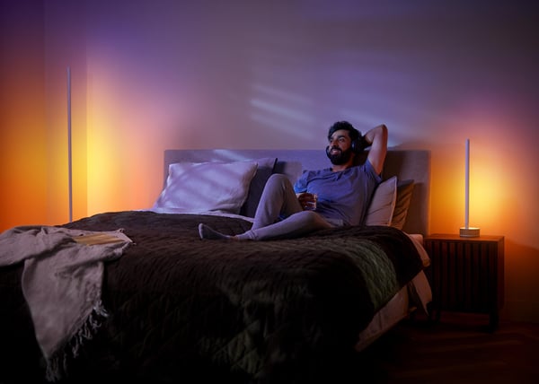 Philips Hue Gradient Signe ek -smartbordslampa, ek/vit