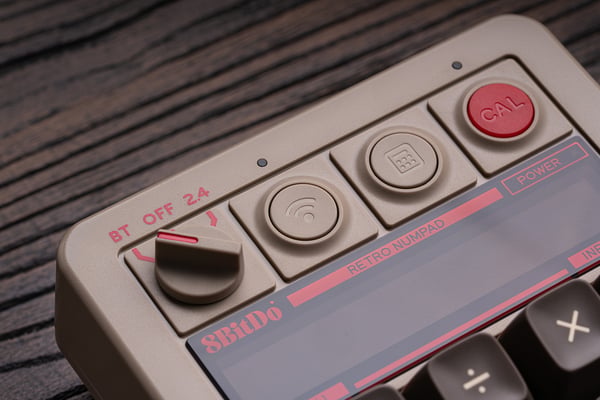 8BitDo Retro Mekaniskt Numpad – C64 Edition, Windows / Android