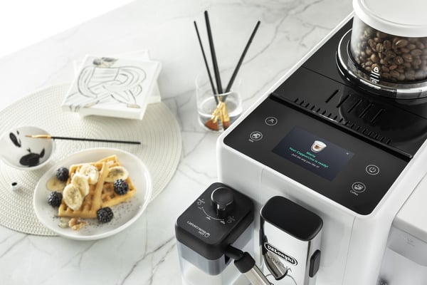 DeLonghi Rivelia kaffemaskin, vit (EXAM440.55.W)