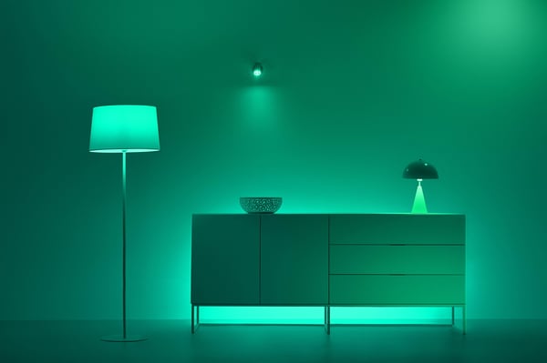 WiZ smartlampe, E27, opalglas, RGBW, Wi-Fi, 2452 lm