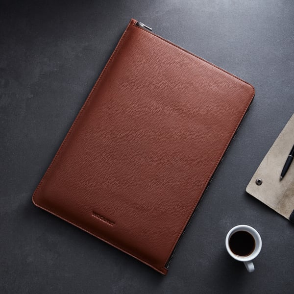 Woolnut Leather Folio -skyddsfodral för 16-tums MacBook Pro, konjak