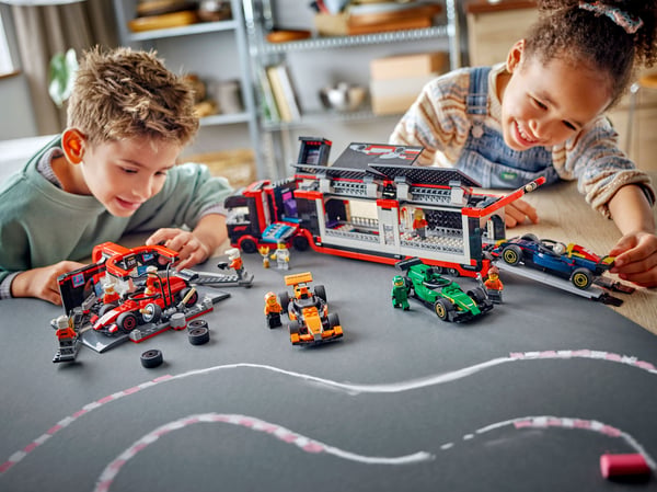 LEGO City 60443 – F1-boxstop og pitcrew samt Ferrari-bil