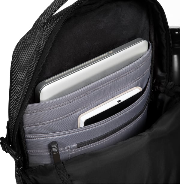 Eastpak TECUM M Cnnct Coat -ryggsäck, svart