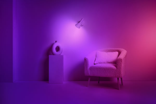 WiZ smartlampe, E14, RGBW - alle farver og nuancer af hvidt lys, Wi-Fi, 470 lm