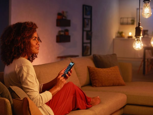 Philips Hue White Filament ST64 Edison -lampa, E27