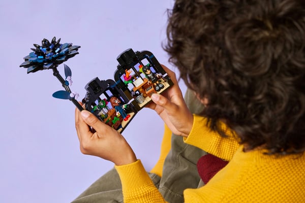 LEGO Wednesday 76784 - Svart dahlia