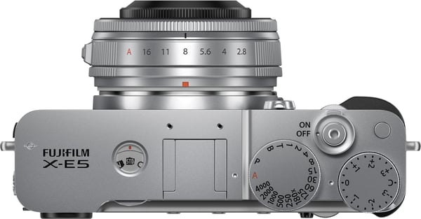 Fujifilm X-E5 systemkamera + XF23 mm F2.8 objektiv, silver
