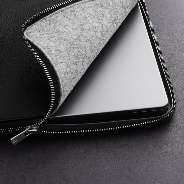 Woolnut Leather Folio -skyddsfodral för 16-tums MacBook Pro, svart