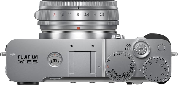 Fujifilm X-E5 systemkamera + XF23 mm F2.8 objektiv, silver