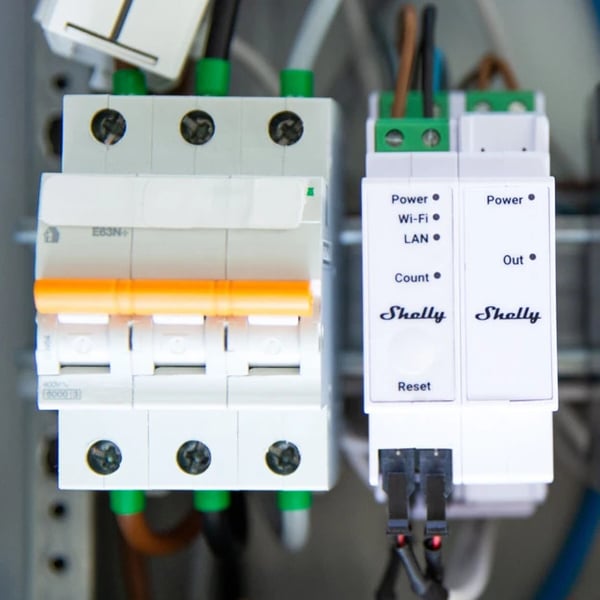 Shelly Pro 3EM Switch Add-on DIN-skinne relæ