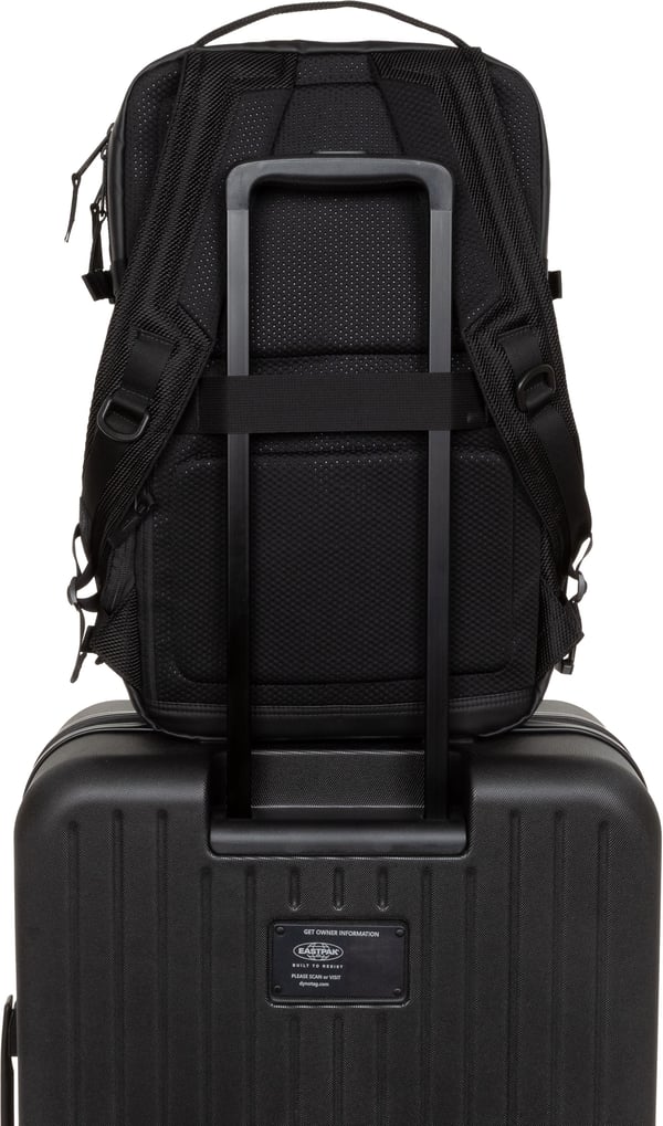 Eastpak TECUM M Cnnct Coat -ryggsäck, svart