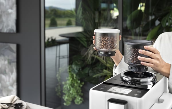 DeLonghi Rivelia kaffemaskin, vit (EXAM440.55.W)