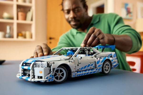 LEGO Technic 42210 2 Fast 2 Furious Nissan Skyline GT-R (R34) bil