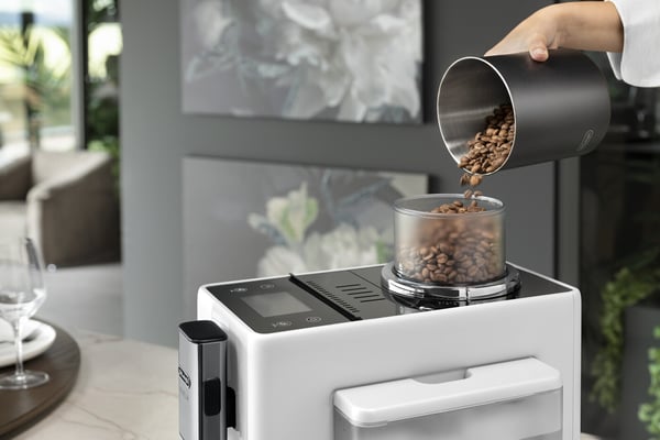 DeLonghi Rivelia kaffemaskin, vit (EXAM440.55.W)