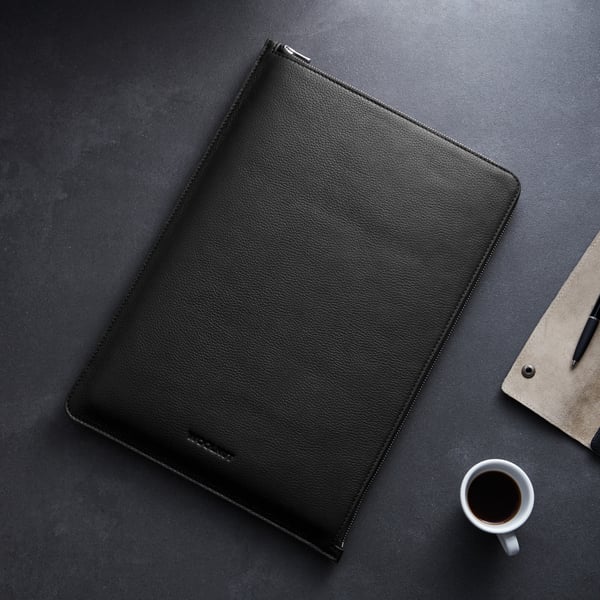 Woolnut Leather Folio -skyddsfodral för 16-tums MacBook Pro, svart
