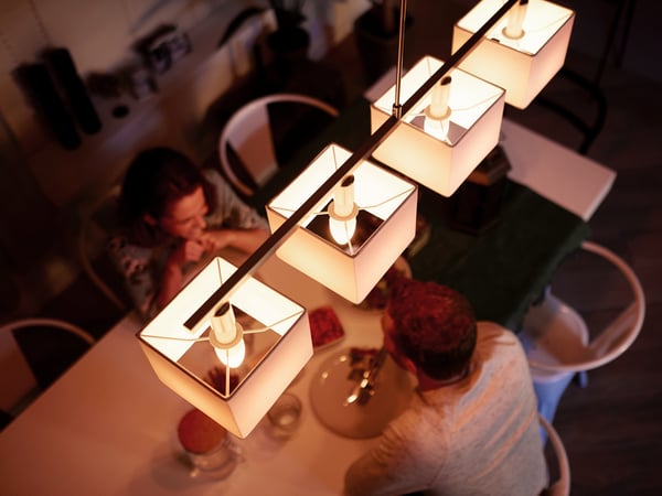 Philips Hue White and Color Ambiance -LED-lampa, E14, 470 lm