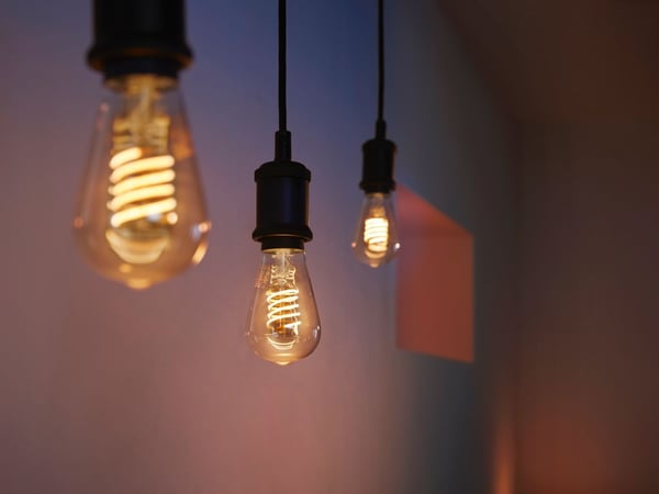 Philips Hue White Filament ST64 Edison -lampa, E27