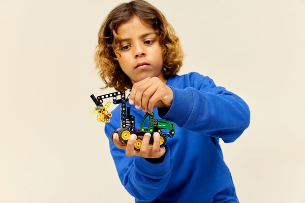 LEGO Technic 42218 John Deere 1470H-skördare med hjul