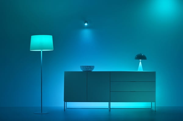 WiZ smartlampe, E27, opalglas, RGBW, Wi-Fi, 2452 lm