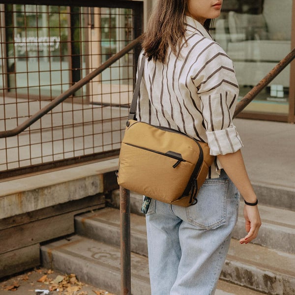 Peak Design Everyday Sling 6L v2 skuldertaske, sandbrun