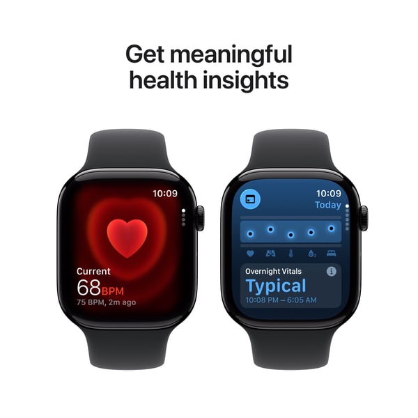 Apple Watch Series 11 (GPS) 46 mm spegel svart aluminiumskal och svart sportarmband, M/L