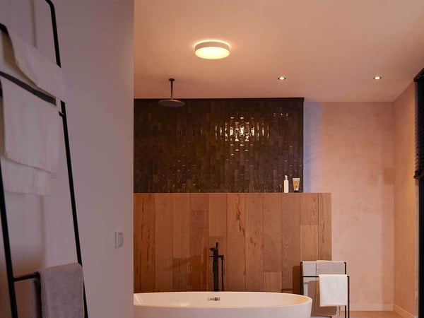 Philips Hue Devere white ambiance -smart taklampa, M-storlek, IP44, vit