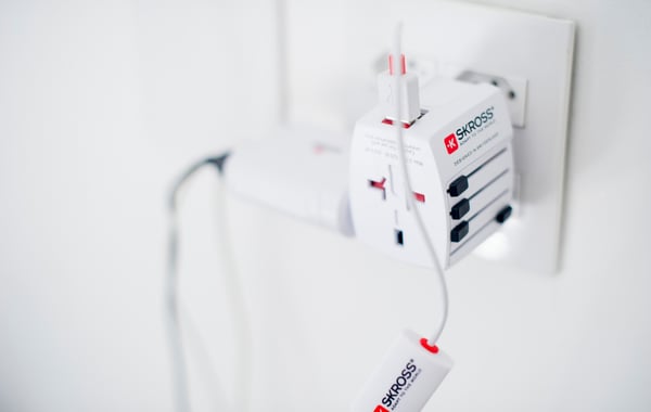 SKROSS MUV USB 2xA -resedelsadapter med två USB-portar