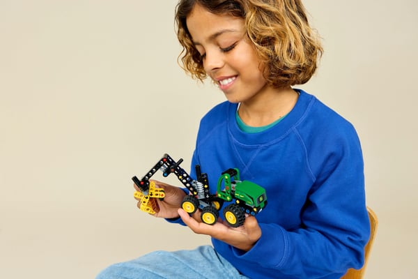 LEGO Technic 42218 John Deere 1470H-skördare med hjul