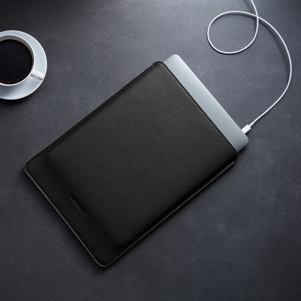 Woolnut lædertaske - beskyttelsesetui til 13" MacBook Pro & Air, sort