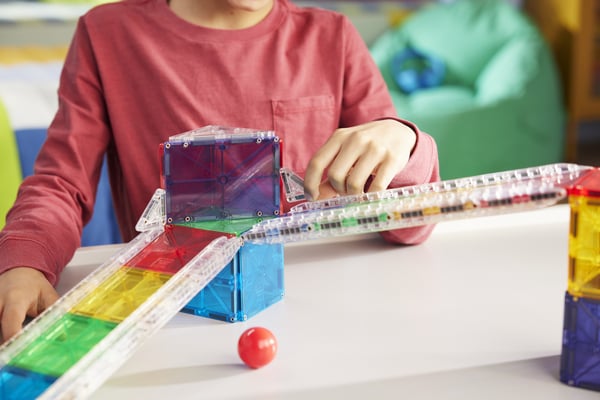 MAGNA-TILES® Rail Racer Liten magnetisk kulbana, 33 delar