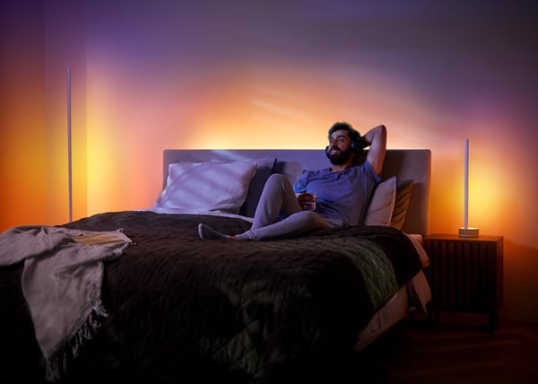 Philips Hue Gradient Signe ek -smartbordslampa, ek/vit