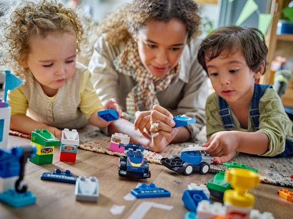 LEGO DUPLO By 10445 – F1-holdets racerbiler og chauffører