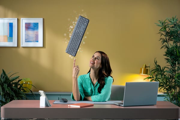 Logitech MK950 Signature Slim -näppäimistö ja hiiri, harmaa