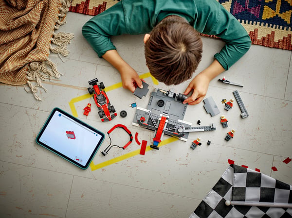 LEGO City 60443 – F1-boxstop og pitcrew samt Ferrari-bil