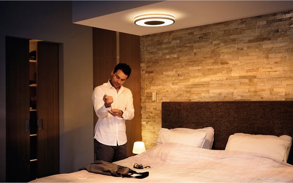 Philips Hue Being vit ambiance -smart taklampa, svart