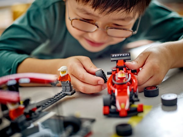 LEGO City 60443 – F1-boxstop og pitcrew samt Ferrari-bil
