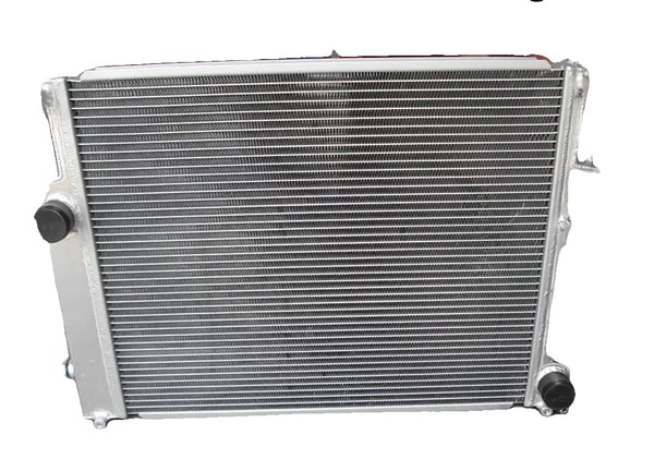 Aluminiumkøler, kerne størrelse 545mm x 438mm x 40mm, samlet størrelse 680mm x 478mm x 93mm, indgang/udgang 38mm, 2 rækker