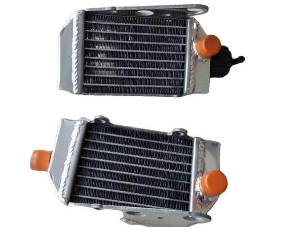 Aluminiumkøler, Legeret aluminium, Kompatibel med 49cc/50cc 2-takts modeller, Øget kølekapacitet med 30%, Venstre og højre side inkluderet Aluminiumkøler, Legeret aluminium, Kompatibel med 49cc/50cc 2-takts modeller, Øget kølekapacitet med 30%, Venstre og højre side inkluderet