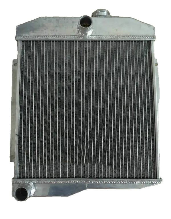 Aluminium Radiator, Kompatibel med Jeep Wrangler, 2.2L-5.0L Motor, Frontplacering, Langvarig Ydeevne
