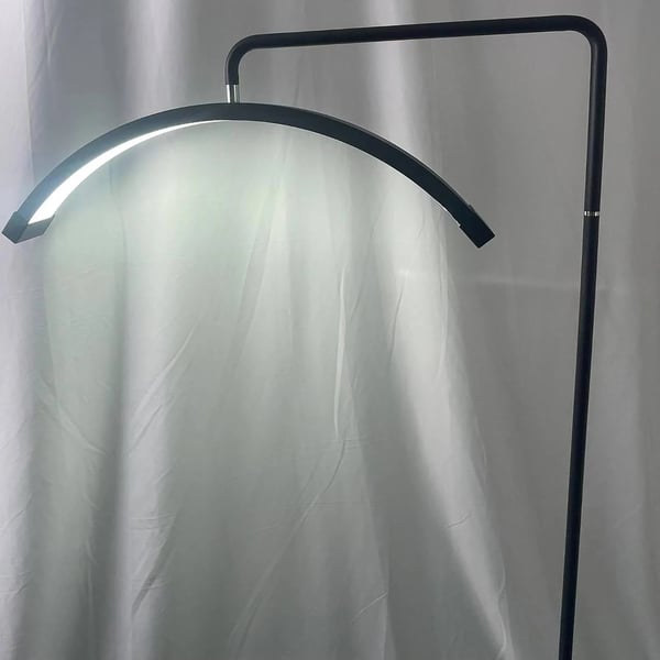 LED-puolikuuvalaisin, säädettävä värilämpötila 3200K-5600K, korkea CRI 95, musta