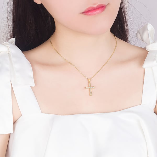 Stilrent Kors Halsband
