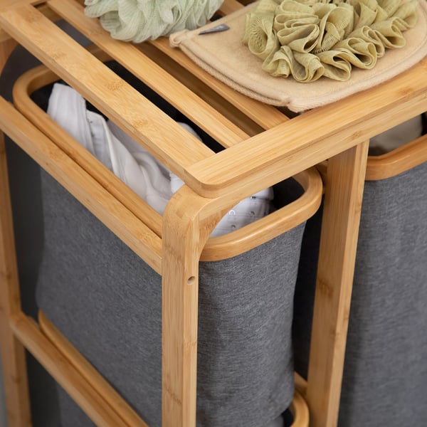 HOMCOM Bambu pyykkikori alustalla, 3 irrotettavaa pussia, lajittelija, harmaa+luonnollinen, 50x32x69.7cm
