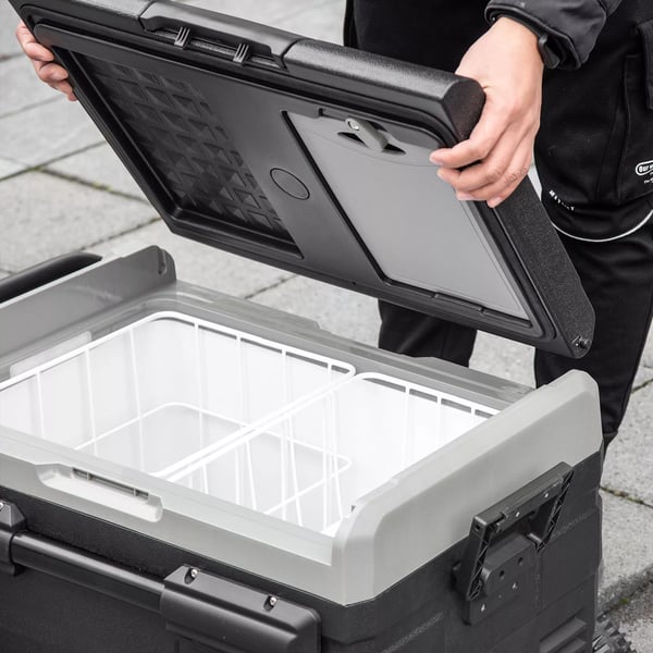 Outsunny Bilkøleboks 40L med Kompressor, LED Lys, Hjul, 12/24V DC & 110-240V AC, Grå/Sort