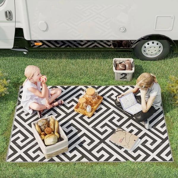 Outsunny udendørs tæppe plastiktæppe med dobbeltsidet design vandafvisende altantæppe sort+hvid 121 x 182 cm